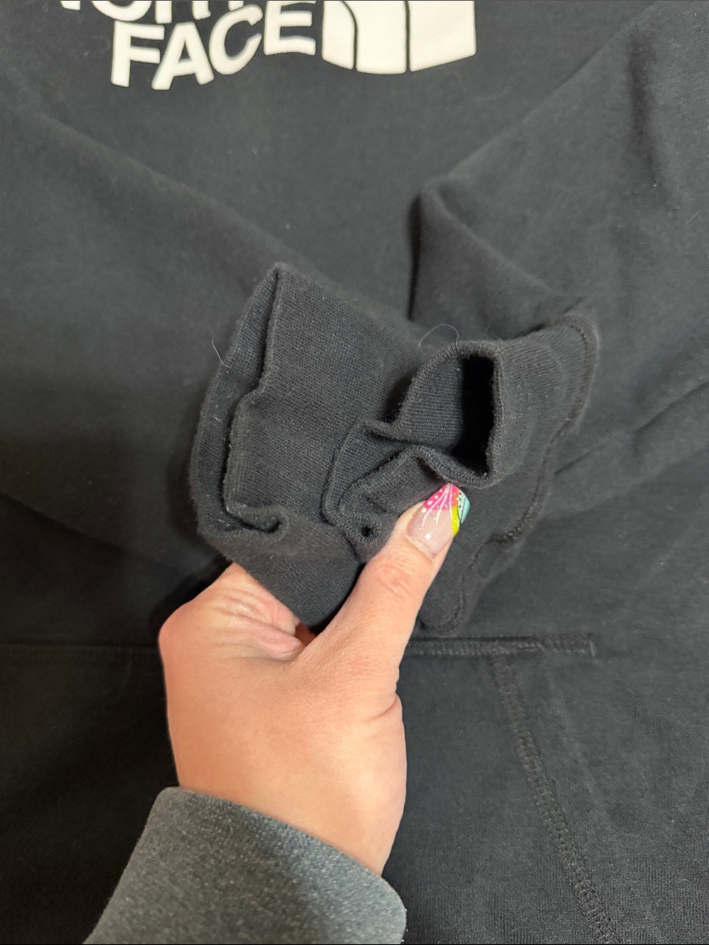 ๐ฅ WOMANS The North Face Black Hoodie with White Logo - Picture 2 of 10